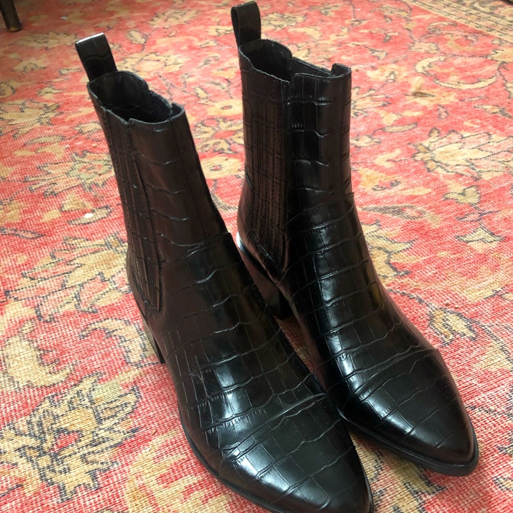 Unworn Black Vagabond Booties Size 39/8.5